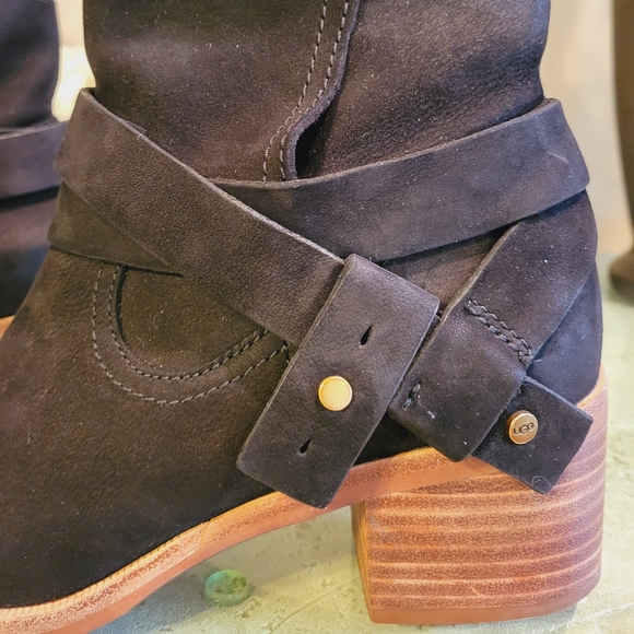 Ugg Elora Suede Ankle Boot - Picture 5 of 14